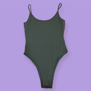 GRAY LOW-BACK RIBBED BODYSUIT 🩱🛍️